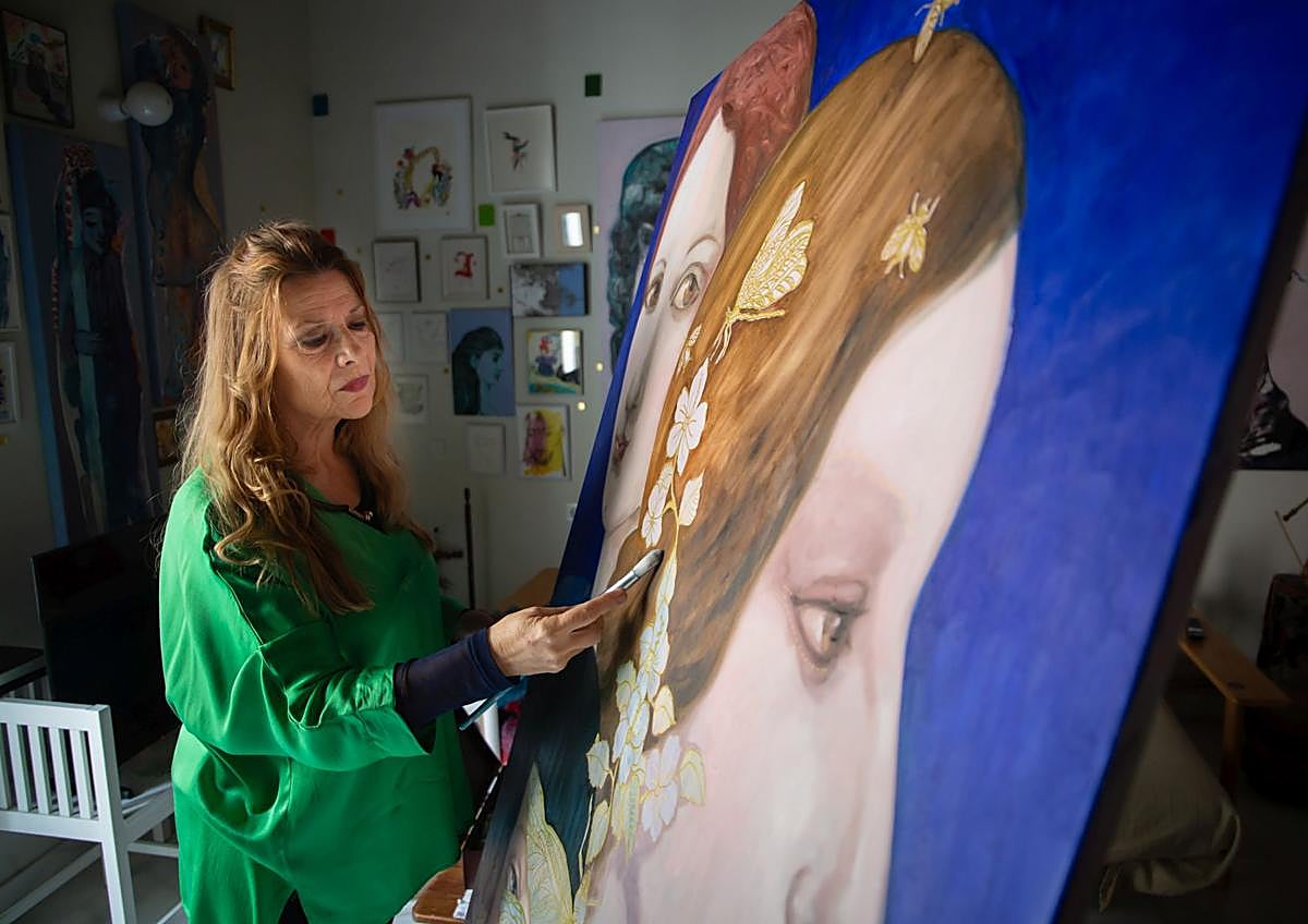 Imagen secundaria 1 - Preparación de pintura y útiles de la artista. 